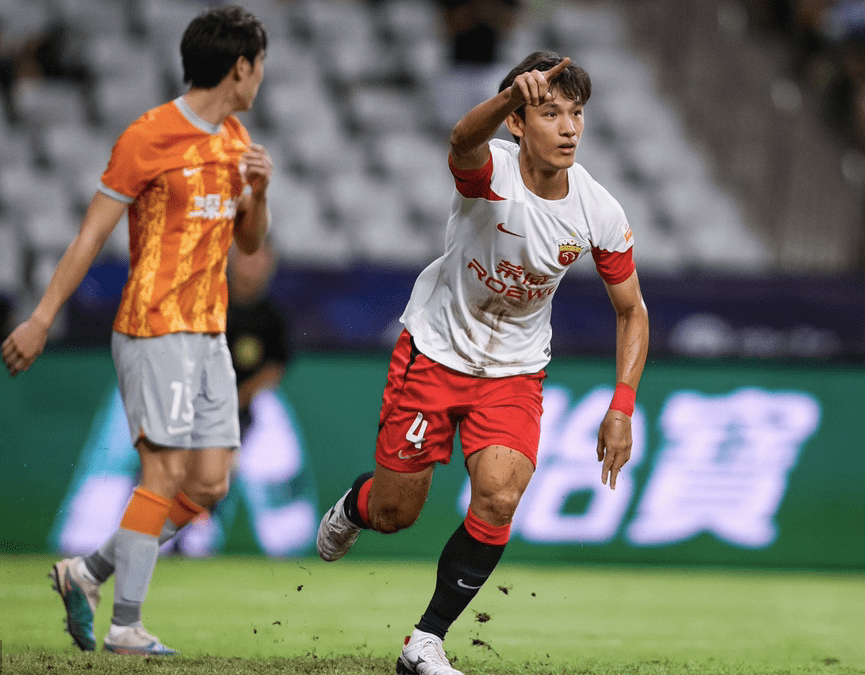 关于今晨中超传出新动向，丹佛掘金止住颓势，管理层表态：引发热议，赛程密集仍需轮换的信息