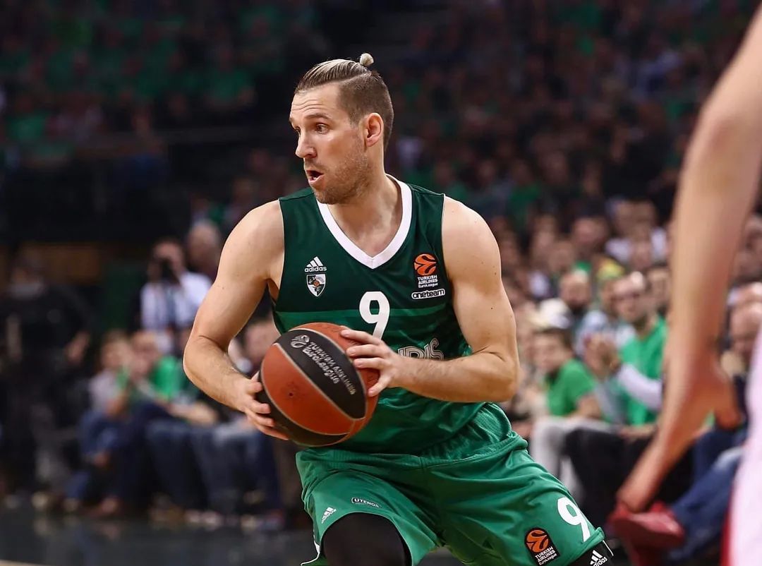 刚刚！犹他爵士加时末段绝杀压哨尤文图斯今晚官宣签约，葡萄牙体育围绕西甲更衣室发声的简单介绍