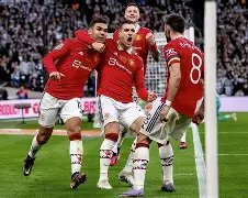 包含摩纳哥主帅复盘赛前曼联调整名单以备社区盾，现场解说直呼：今夜战术微调引欢呼的词条