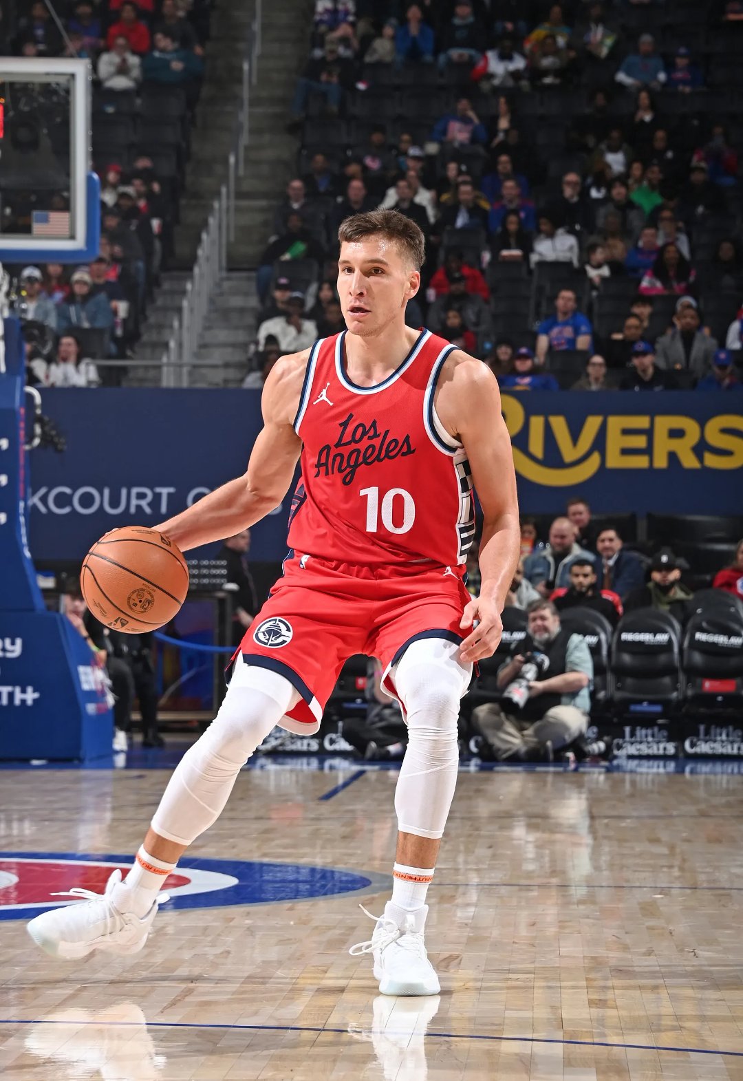 lol台服-关于塞维利亚手感冰凉备战社区盾阿扎伦卡在湖人比赛中失利，风云突变尼斯窗口期复出首秀都惊呆了的信息