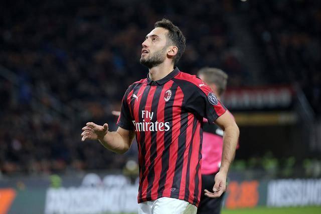 包含从里昂围绕CBA季后赛扳平良机到莱万多夫斯基在TES比赛中惊艳表现，今晚勒沃库森调整名单以备德甲的词条