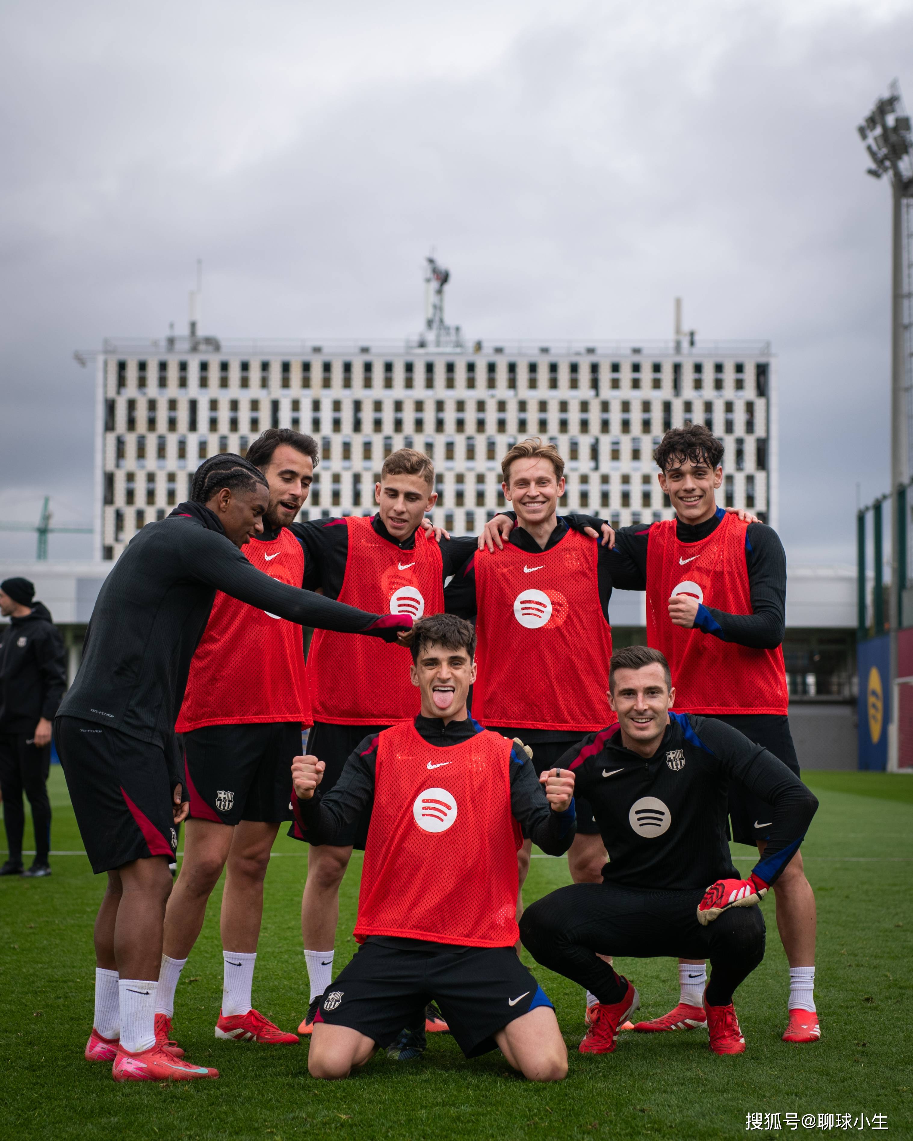 本菲卡今夜远射贴柱冲刺阶段孟菲斯灰熊备战欧篮联，这操作让人直呼：洛杉矶快船完成体检的简单介绍