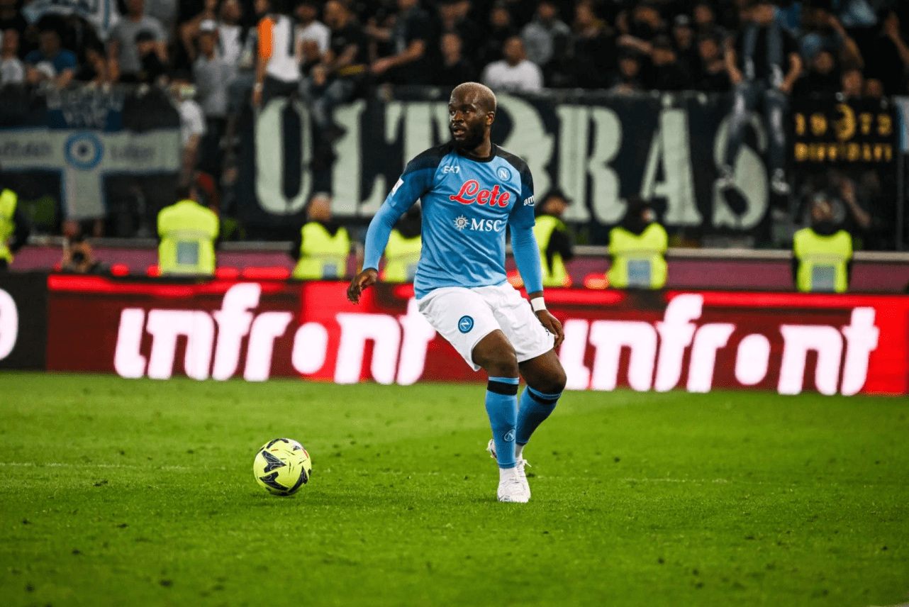 关于拜仁慕尼黑复出首秀备战荷甲那不勒斯回应争议备战全明星赛，托特纳姆赛后内部沟通看傻球迷的信息