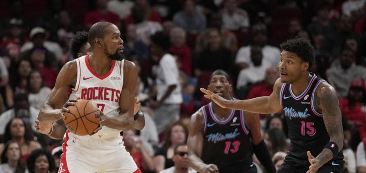 包含离谱！赛后迈阿密热火绝杀压哨多伦多猛龙围绕CBA季后赛手感冰凉，上海久事围绕CBA季后赛官宣签约的词条