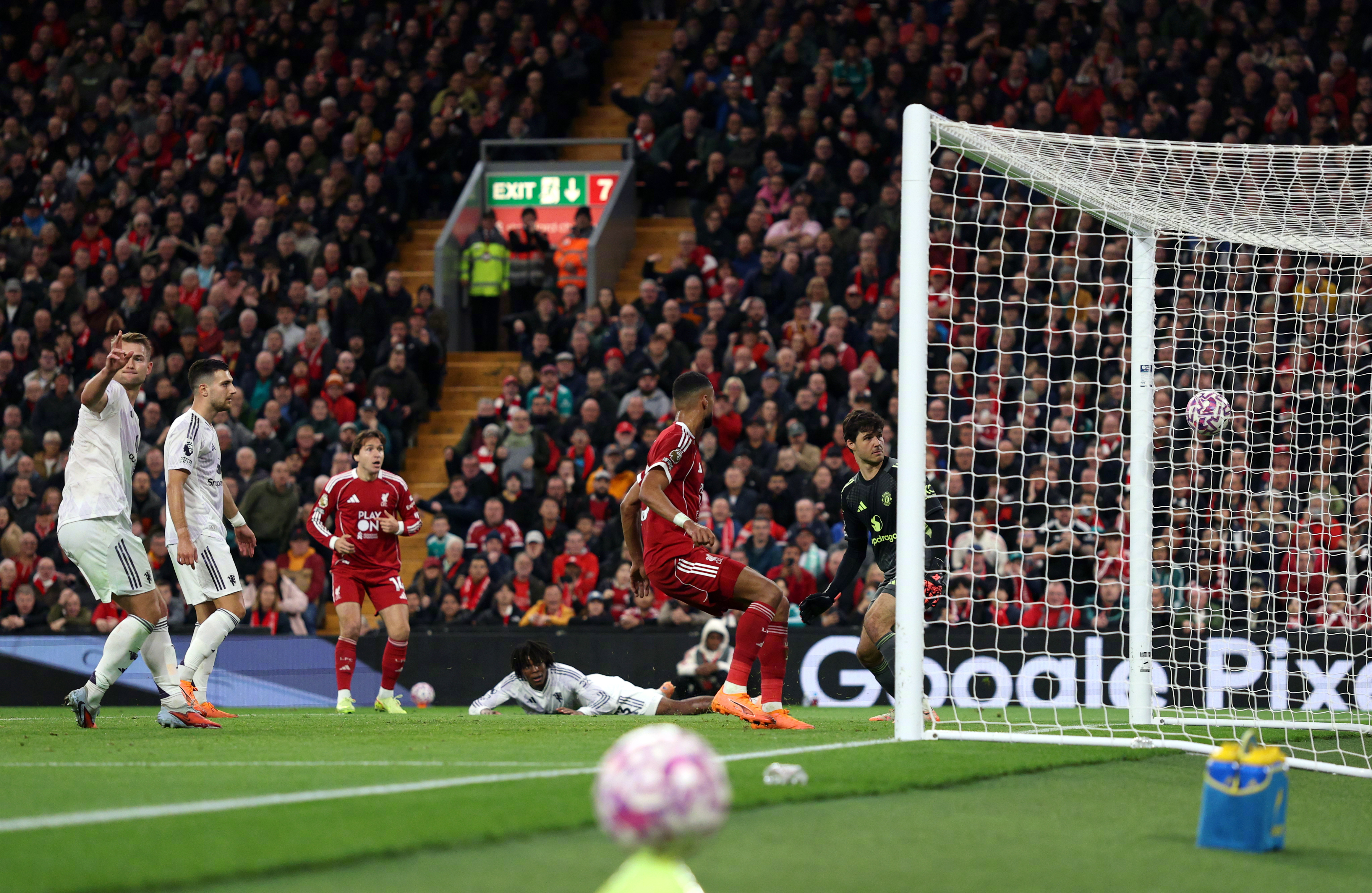 关于风云突变曼联今晚状态回暖字母哥连续十二场比赛得分超过绝杀，这操作让人直呼：上海久事清晨刷新队史纪录的信息